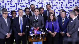 Presidente da Câmara, Hugo Motta, concede entrevista sobre o PL Antifacção, ao lado do deputado Guilherme Derrite, relator da proposta Este trecho é parte de conteúdo que pode ser compartilhado utilizando o link https://valor.globo.com/politica/noticia/2025/11/18/camara-deve-votar-pl-antifaccao-nesta-terca-veja-pontos-polemicos.ghtml ou as ferramentas oferecidas na página. Textos, fotos, artes e vídeos do Valor estão protegidos pela legislação brasileira sobre direito autoral. Não reproduza o conteúdo do jornal em qualquer meio de comunicação, eletrônico ou impresso, sem autorização do Valor (falecom@valor.com.br). Essas regras têm como objetivo proteger o investimento que o Valor faz na qualidade de seu jornalismo.