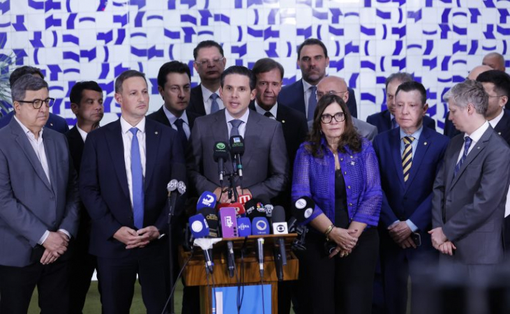 Presidente da Câmara, Hugo Motta, concede entrevista sobre o PL Antifacção, ao lado do deputado Guilherme Derrite, relator da proposta Este trecho é parte de conteúdo que pode ser compartilhado utilizando o link https://valor.globo.com/politica/noticia/2025/11/18/camara-deve-votar-pl-antifaccao-nesta-terca-veja-pontos-polemicos.ghtml ou as ferramentas oferecidas na página. Textos, fotos, artes e vídeos do Valor estão protegidos pela legislação brasileira sobre direito autoral. Não reproduza o conteúdo do jornal em qualquer meio de comunicação, eletrônico ou impresso, sem autorização do Valor (falecom@valor.com.br). Essas regras têm como objetivo proteger o investimento que o Valor faz na qualidade de seu jornalismo.