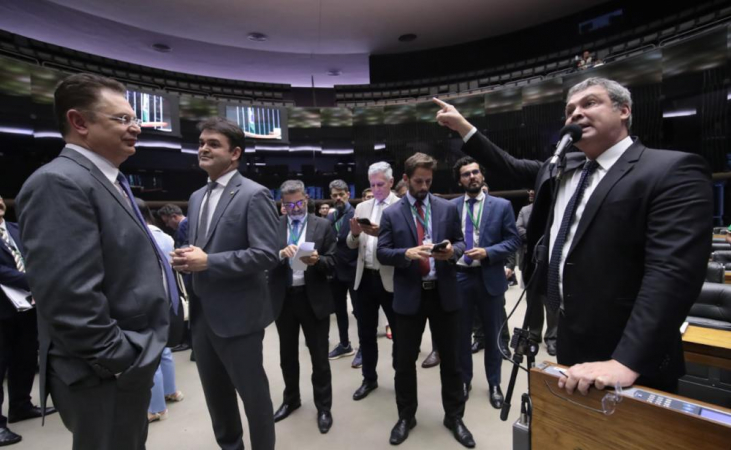 Lindbergh Farias, líder do PT na Câmara, discursa durante votação do PL Antifacção