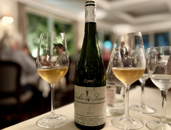 A coloração dos vinhos brancos e o que ela revela