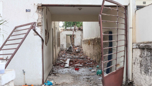 Vista dos estragos causados na vizinhança em razão da explosão em um imóvel que armazenava fogos de artifício