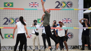 principe william jogando volei