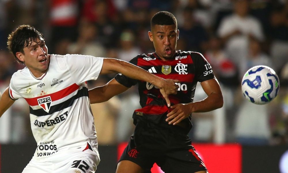 Flamengo Empata e Perde Liderança: São Paulo Amarga Empate Heroico!