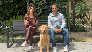 Mariana Ruic, a cachorra Granola e o adestrador Glauco
