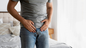 Homem de vista lateral lidando com std