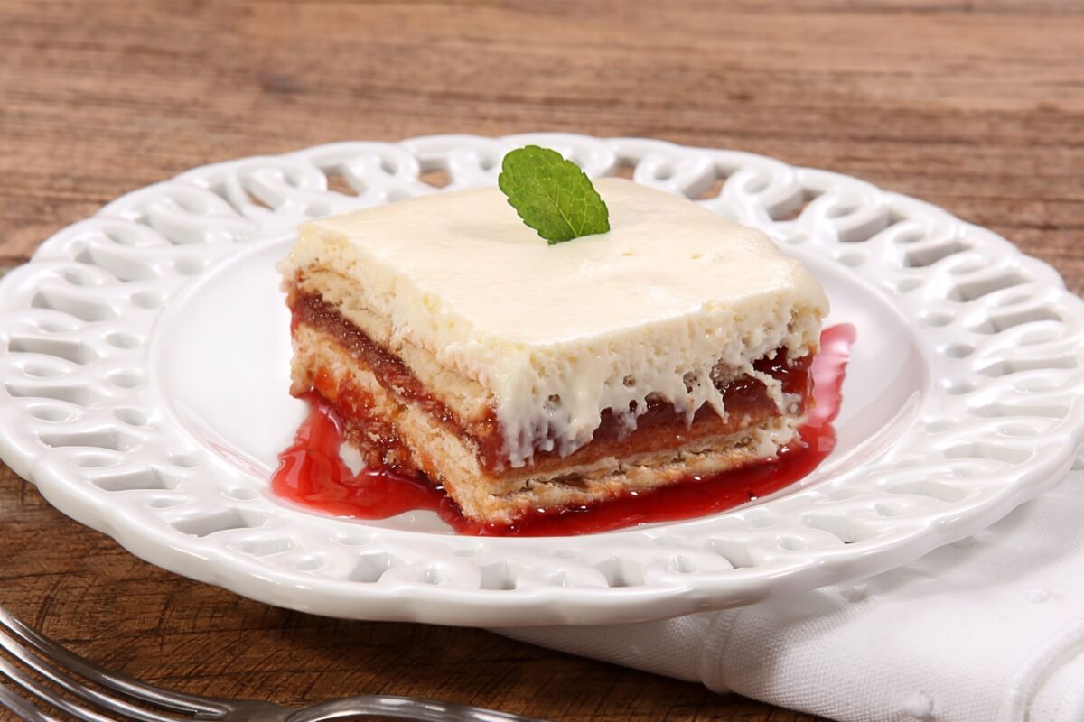 Pavê de creme com morango 