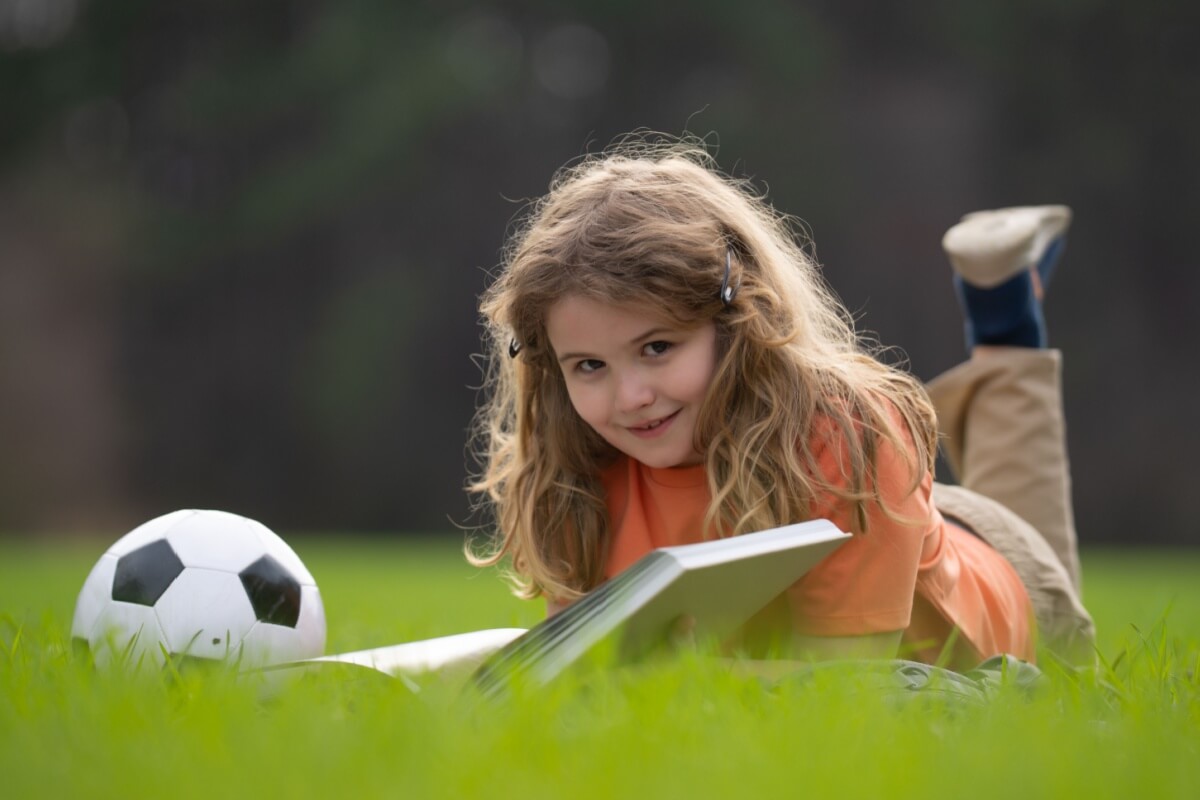 As férias escolares também são uma oportunidade para reduzir o uso de telas e aproximar crianças e jovens dos livros 