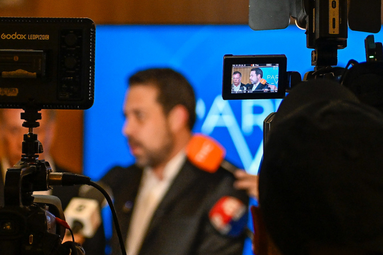 ' inaceitvel manter a escala 61', diz Boulos