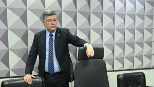 Carlos Viana, do Podemos, é o presidente da CPMI do INSS