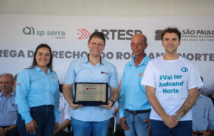 O governador Tarcísio de Freitas durante a inauguração do primeiro trecho do Rodoanel Norte