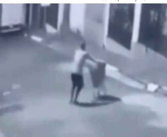 Mulher morta carrinho de supermercado