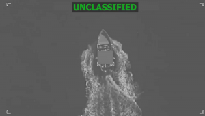 Vídeo publicado pelo Exército dos EUA mostra embarcação sendo abatida no Pacífico