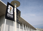 A sinalização do sorteio final da Copa do Mundo da FIFA 2026 é exibida do lado de fora do Kennedy Center