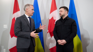 O presidente ucraniano, Volodymyr Zelensky, e o primeiro-ministro do Canadá, Mark Carney, se encontram em Halifax, na província da Nova Escócia, no Canadá