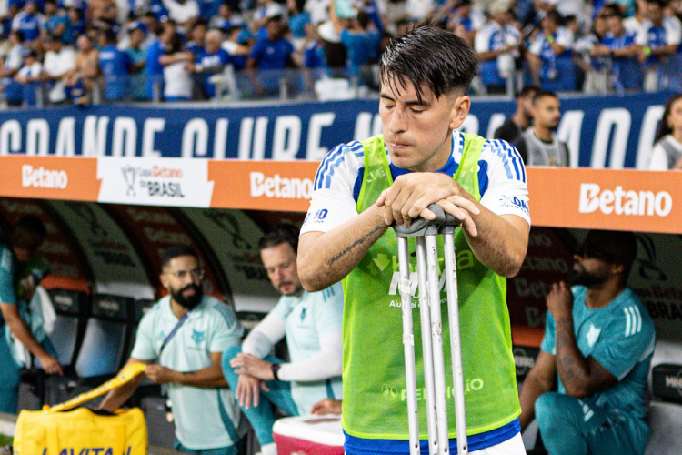 Zagueiro do Cruzeiro está fora de jogo decisivo contra o Corinthians