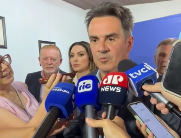 O senador Ciro Nogueira fala com jornalistas após reunião com diretório do PP no Paraná