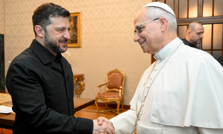 Zelensky se reúne com papa e prepara resposta ao plano americano para Ucrânia