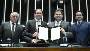 Congresso promulga emenda que autoriza professor a acumular cargo de qualquer natureza