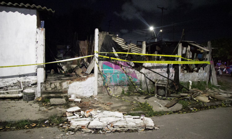 Mulher e 4 filhos morrem em incêndio no Recife