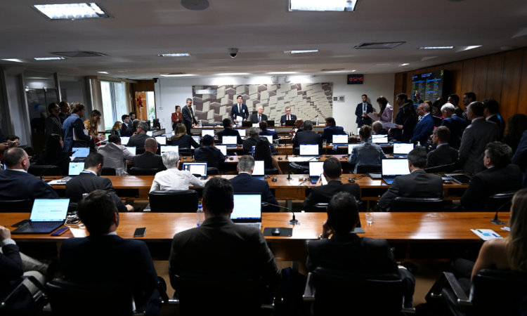 CAE do Senado durante votação do projeto de lei que aumenta a carga tributária sobre casas de apostas online (bets), fintechs e instituições financeiras