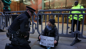 Greta Thunberg é detida em Londres durante ato de apoio ao grupo Palestine Action