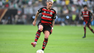 Filipe Luís exalta atuação de Varela na decisão da Libertadores, contra o Palmeiras