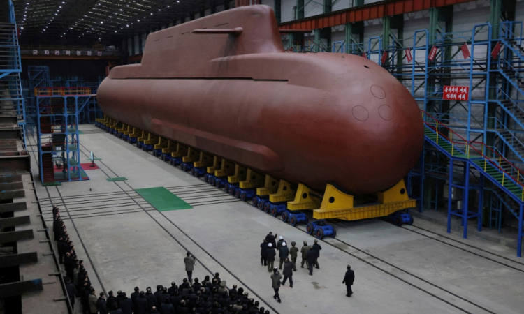 Submarino nuclear de mísseis guiados estratégicos de 8.700 da Coreia do Norte