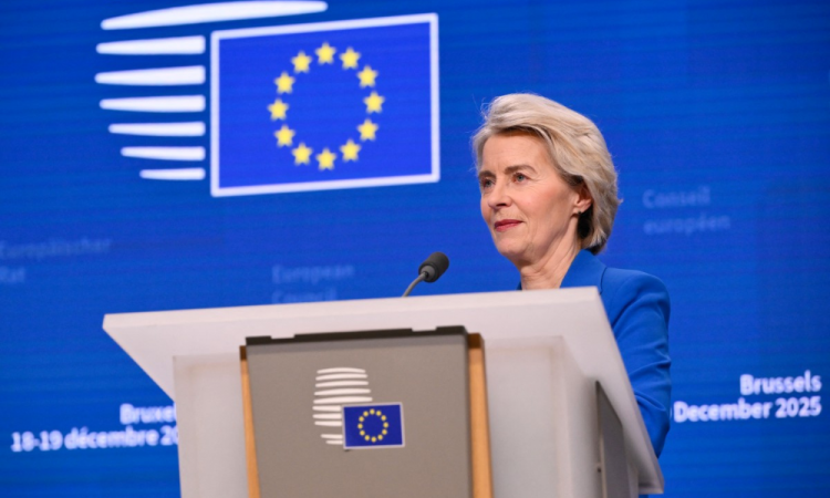 Presidente da Comissão Europeia, Ursula von der Leyen, participa de uma coletiva de imprensa após a reunião do Conselho Europeu em Bruxelas, na Bélgica