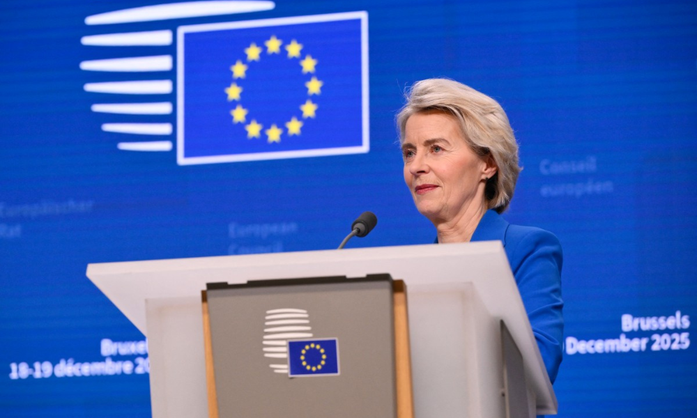 Presidente da Comissão Europeia, Ursula von der Leyen, participa de uma coletiva de imprensa após a reunião do Conselho Europeu em Bruxelas, na Bélgica
