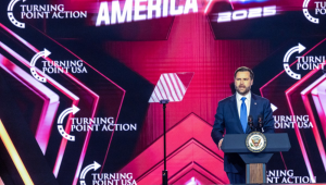 Vice-presidente dos EUA, JD Vance, discursa na conferência anual AmericaFest da Turning Point, em memória do falecido ativista político de direita Charlie Kirk