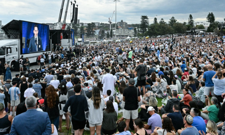 Mourners attend a ceremony in memory of the victims of the shooting at Bondi Beach in Sydney