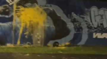 Imagem de Gabigol no CT do Cruzeiro &eacute; vandalizada ap&oacute;s elimina&ccedil;&atilde;o na Copa do Brasil