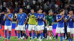 Seleção italiana agradece à torcida após vitória sobre a Estônia nas eliminatórias