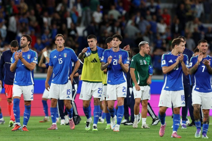 Seleção italiana agradece à torcida após vitória sobre a Estônia nas eliminatórias