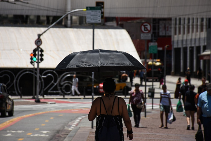 Sol e calor na cidade de São Paulo
