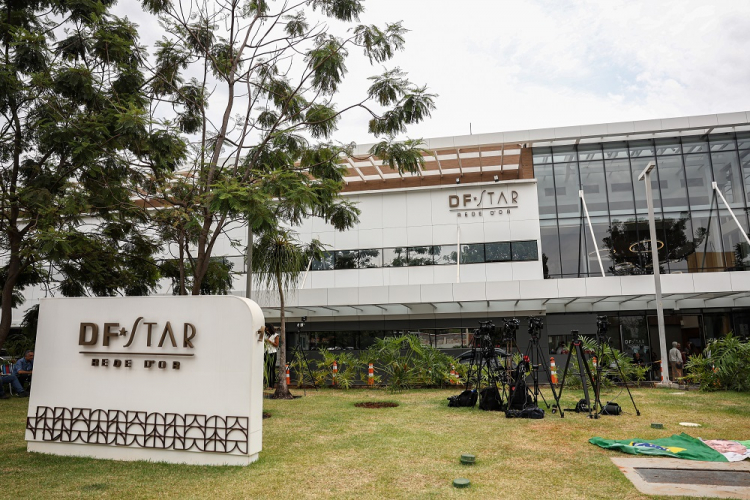 Fachada do hospital DF Star, onde Jair Bolsonaro est&aacute; internado