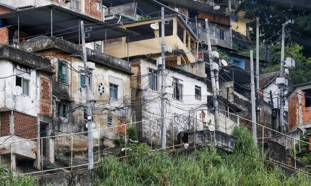 moradores de favelas brasileiras
