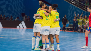 Seleção feminina de futsal comemora vitória contra a Espanha Foto: Fabio Souza/CBF