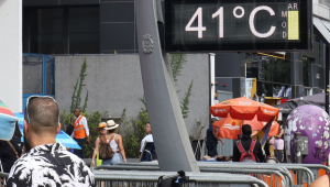 Termômetro de rua marca 41ºC na avenida Paulista, na região centro-sul da capital paulista, na tarde deste domingo (28). 28/12/2025 - Foto: GABRIEL SILVA/RASPRESS/ESTADÃO CONTEÚDO