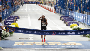 SP - CORRIDA/SÃO SILVESTRE/100ª EDIÇÃO - ESPORTES - A atleta tanzaniana Sisilia Panga #66 venceu a 100ª edição da Corrida de São Silvestre na Avenida Paulista, na região centro-sul da cidade de São Paulo (SP), na manhã desta quarta- feira, 31 de dezembro de 2025. A tradicional prova acontece nas ruas da capital paulista no último dia do ano. 31/12/2025 - Foto: BRUNO ESCOLASTICO/E.FOTOGRAFIA/ESTADÃO CONTEÚDO