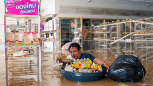 Inundações devastadoras deixam mais de mil mortos na Ásia