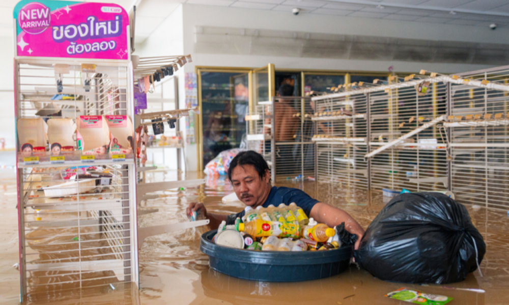 Inundações devastadoras deixam mais de mil mortos na Ásia