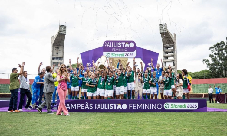Palmeiras perde para Corinthians, mas segura vantagem do 1ª jogo e é campeão do Paulistão Feminino