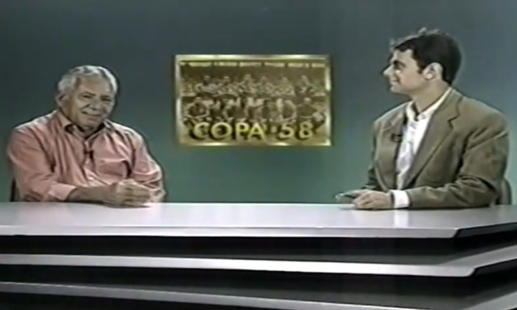 Nilton Santos (à esq.), lateral esquerdo campeão pelo Brasil em 1958, foi o convidado especial do programa que exibiu imagens raras do primeiro título da Seleção