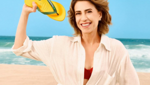 A atriz Fernanda Torres é a garota-propaganda de comercial da Havaianas que causou polêmica por suposto conteúdo político