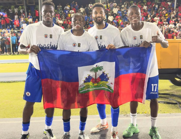 Jogadores da seleção haitiana comemoram a classificação para a Copa do Mundo de 2026