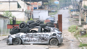 Megaoperação envolvendo cerca de 2.500 policiais civis e militares é deflagrada nos complexos da Penha e do Alemão, na Zona Norte do Rio de Janeiro