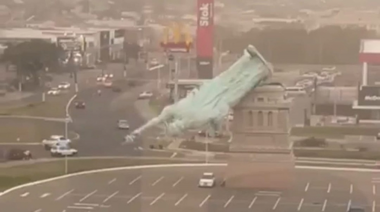 Estátua da Havan cai