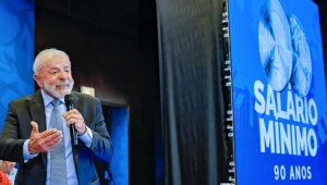 Lula em evento do salário mínimo