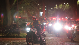 A operação tem como foco coibir crimes contra o patrimônio, especialmente os praticados com o uso de motocicletas, além de intensificar a fiscalização de trânsito
